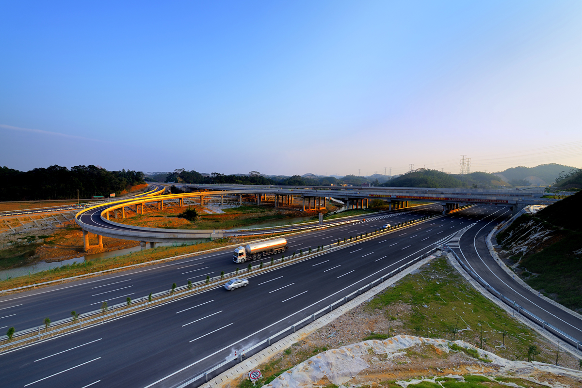 防城至东兴高速公路 - 公路工程 - 拉斯维加斯3133cc