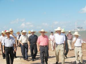 自治区常委、钦州市委书记黄道伟莅临钦州港大榄坪工业区二号路工程视察指导事情 - 企业要闻 - 拉斯维加斯3133cc