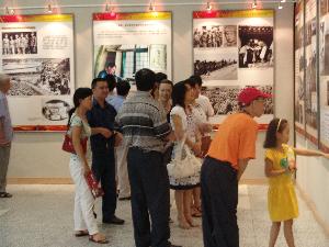 感受“胜利之师”，，，，增强军民鱼水情 ——总公司机关干部旅行“建军80周年”大型图片展 - 企业要闻 - 拉斯维加斯3133cc