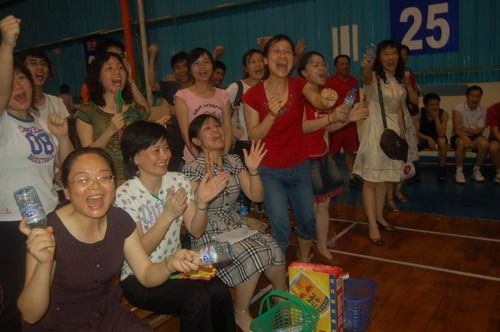 赛出效果，，，，，，赛出气概--总公司男子气排球队包办集团公司五周年志庆角逐亚军、季军 - 企业要闻 - 拉斯维加斯3133cc