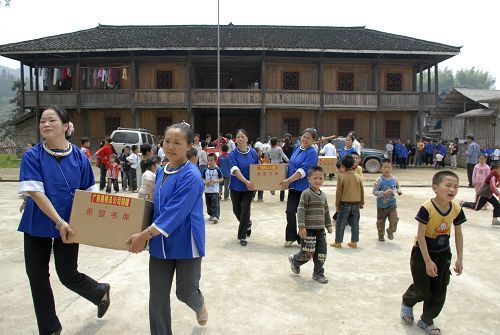 爱心转达 修建协调---广西拉斯维加斯3133cc总公司“希望书库”第五站走进三江林溪高秀小学 - 企业要闻 - 拉斯维加斯3133cc