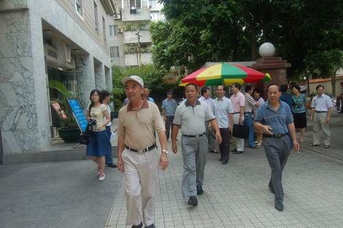 自治区交通厅黄华宽厅长廖小波副厅长李小林总工程师到我公司望州路北二里23号小区拆迁现场调研办公 - 企业要闻 - 拉斯维加斯3133cc