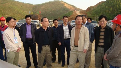 交通厅党组书记、厅长黄华宽莅临隆百高速公路NO.13条约段视察事情 - 企业要闻 - 拉斯维加斯3133cc