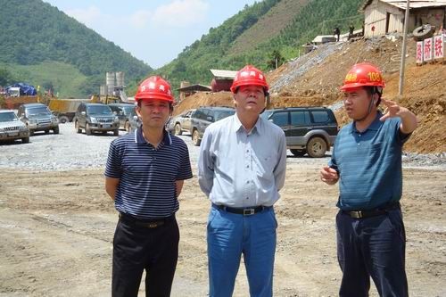 广西交通投资集团有限公司余昌文董事长莅临隆百13标视察事情 - 企业要闻 - 拉斯维加斯3133cc