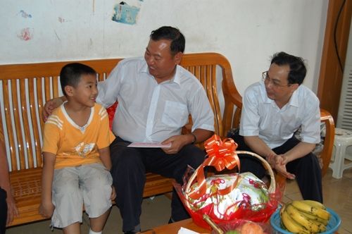 总公司向导“六一”儿童节前夕亲热慰问厄瓜多尔项目员工子女 - 企业要闻 - 拉斯维加斯3133cc