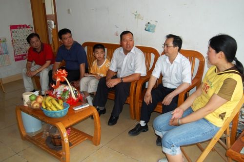 总公司向导“六一”儿童节前夕亲热慰问厄瓜多尔项目员工子女 - 企业要闻 - 拉斯维加斯3133cc