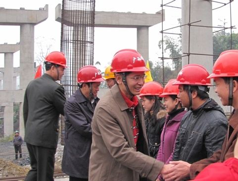 河池市四买办子向导到六河路慰问我公司一线员工 - 企业要闻 - 拉斯维加斯3133cc