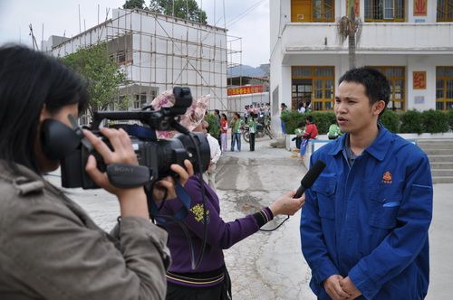 心系老区  爱心相送——广西拉斯维加斯3133cc长长公司走进那拔小学捐送爱心水、爱心菜 - 企业要闻 - 拉斯维加斯3133cc