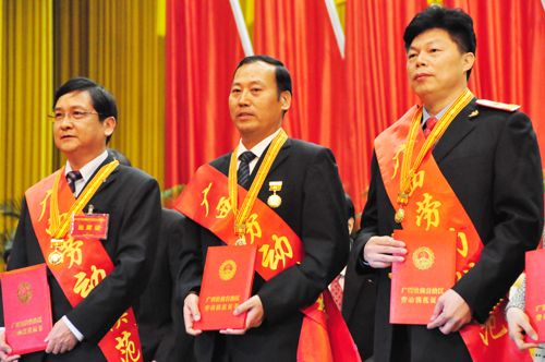 我公司罗业凤总司理、一分公司龙永强总司理荣膺“广西劳动模范”殊荣 - 企业要闻 - 拉斯维加斯3133cc