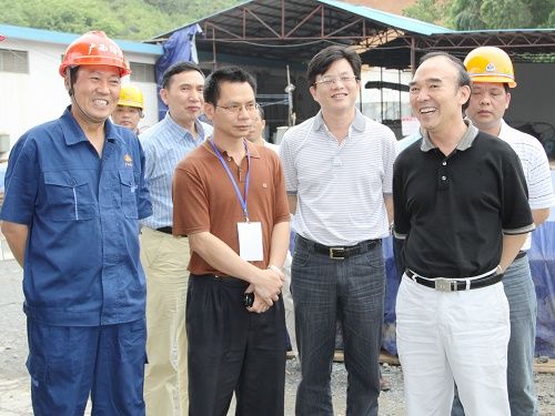 广西拉斯维加斯3133cc依然是广西交通建设的主力军——广西交通运输厅党组书记黄华宽在视察隆百路时指出 - 企业要闻 - 拉斯维加斯3133cc