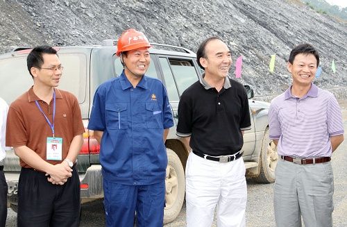 广西拉斯维加斯3133cc依然是广西交通建设的主力军——广西交通运输厅党组书记黄华宽在视察隆百路时指出 - 企业要闻 - 拉斯维加斯3133cc