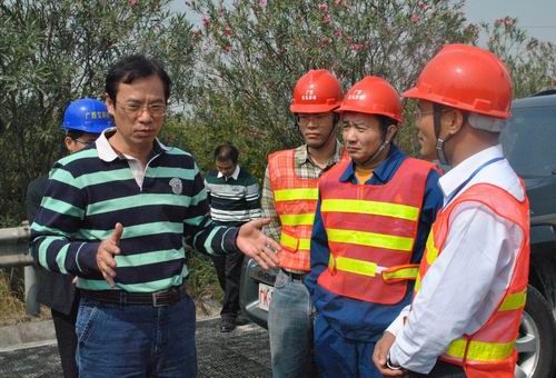 广西交通运输厅副厅长梁毅莅临柳南高速公路改扩建3标视察事情 - 企业要闻 - 拉斯维加斯3133cc