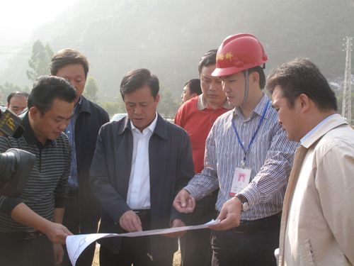 河池市市长谢志刚到宜河6标指导征地拆迁事情 - 企业要闻 - 拉斯维加斯3133cc