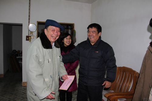 公司向导亲热探望慰问退休员工和厄国项目员工眷属 - 企业要闻 - 拉斯维加斯3133cc