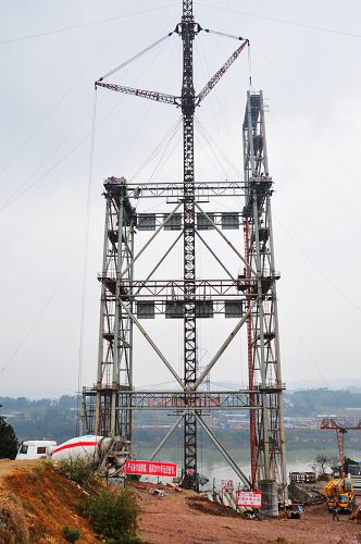 波司登大桥(合江长江一桥)扣塔装置迅速推进 - 企业要闻 - 拉斯维加斯3133cc