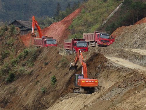 三江龙吉大道迅速推进路基土石方施工 - 企业要闻 - 拉斯维加斯3133cc