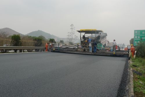 柳南路面2标乐成铺筑SMA-13沥青路面上面层试验路 - 企业要闻 - 拉斯维加斯3133cc