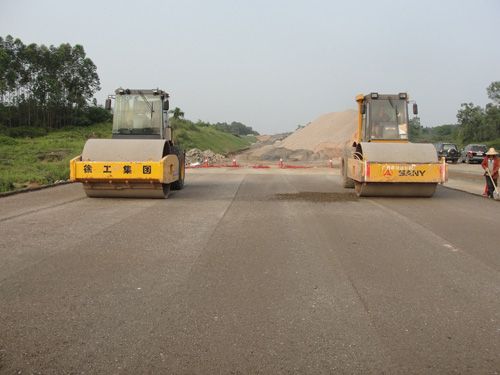 玉铁路面№A标级配碎石垫层试验路顺遂铺筑 - 企业要闻 - 拉斯维加斯3133cc