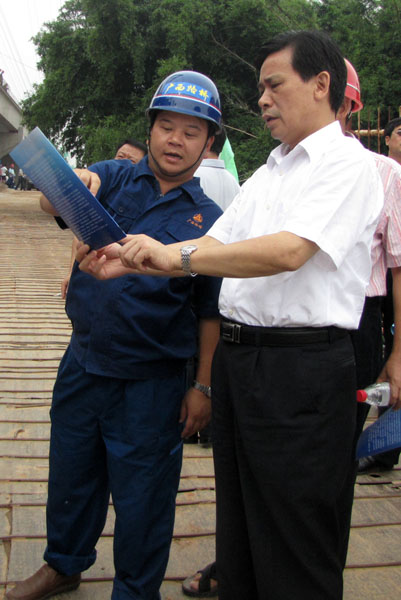 广西拉斯维加斯3133cc总公司是一个很有战斗力的公司——赣州市市长王平一行到在新世纪大桥指导事情时体现 - 企业要闻 - 拉斯维加斯3133cc