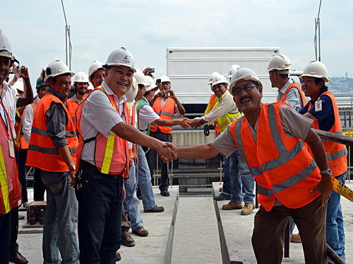 巴巴奥约河大桥箱梁装置施工圆满完成 - 企业要闻 - 拉斯维加斯3133cc