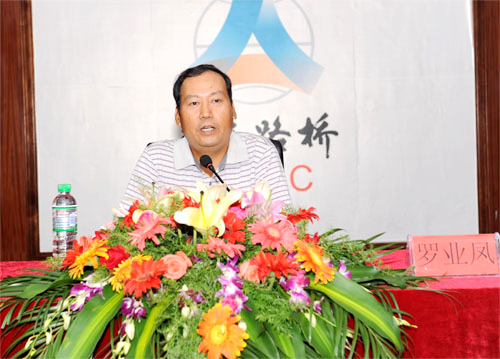 搭建平台 培育新人 配合生长——罗业凤总司理在2010～2011年度“导师带徒”事情总结表扬会上作主要讲话 - 企业要闻 - 拉斯维加斯3133cc