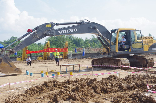 “掘战达人”2011沃尔沃杯首届天下挖掘机操作手大赛在广西拉斯维加斯3133cc机械维修租赁公司火热开战 - 企业要闻 - 拉斯维加斯3133cc