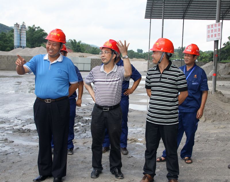 罗业凤总司理和曹文海书记“七一”时代深入钦崇路项目慰问指导 - 企业要闻 - 拉斯维加斯3133cc