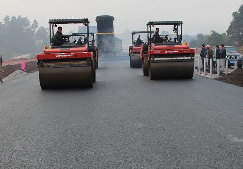 泸渝S2标大规模推进蓝田区沥青上面层施工 - 企业要闻 - 拉斯维加斯3133cc