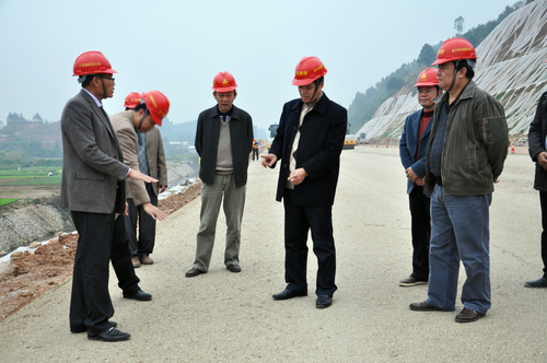 自治区直属企事业工会常务副主任马宁到南宁外环路面A标调研事情 - 企业要闻 - 拉斯维加斯3133cc