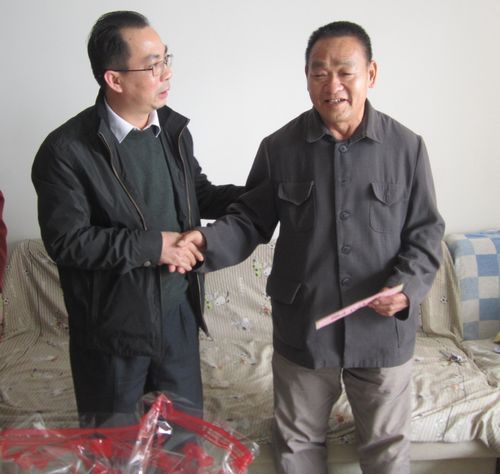 公司向导慰问走访难题员工 - 企业要闻 - 拉斯维加斯3133cc