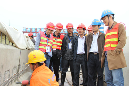 新生长集团公司董事长朱坚和等向导到沿海高速改扩建一期工程调研指导事情 - 企业要闻 - 拉斯维加斯3133cc