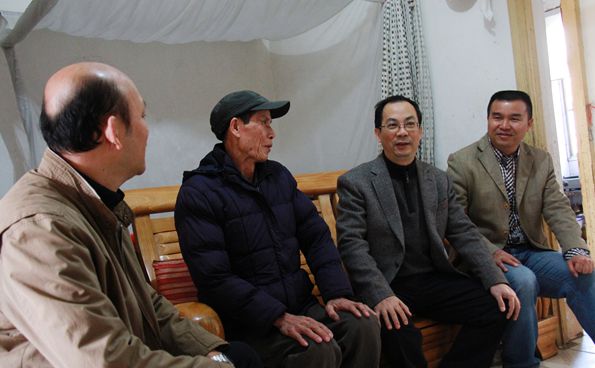 公司向导春节前走访慰问生涯难题老党员及退休职工 - 企业要闻 - 拉斯维加斯3133cc