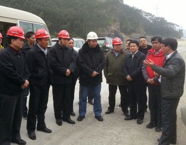 河池市委书记黄世勇等向导到河都路面A标举行调研 - 企业要闻 - 拉斯维加斯3133cc