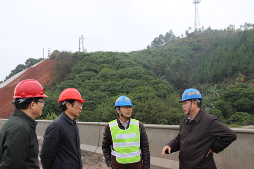 区交通运输厅潘巍厅长等向导到沿海改扩建一期工程№.2标检查指导事情 - 企业要闻 - 拉斯维加斯3133cc