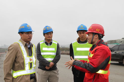 区高管局副局长李飞林到沿海改扩建2标检查指导事情 - 企业要闻 - 拉斯维加斯3133cc