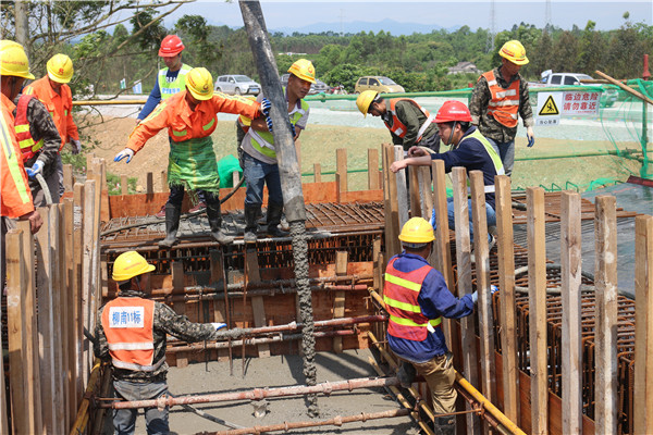 柳南改扩建11标古辣互通M匝道桥最先浇筑  - 工程动态 - 拉斯维加斯3133cc
